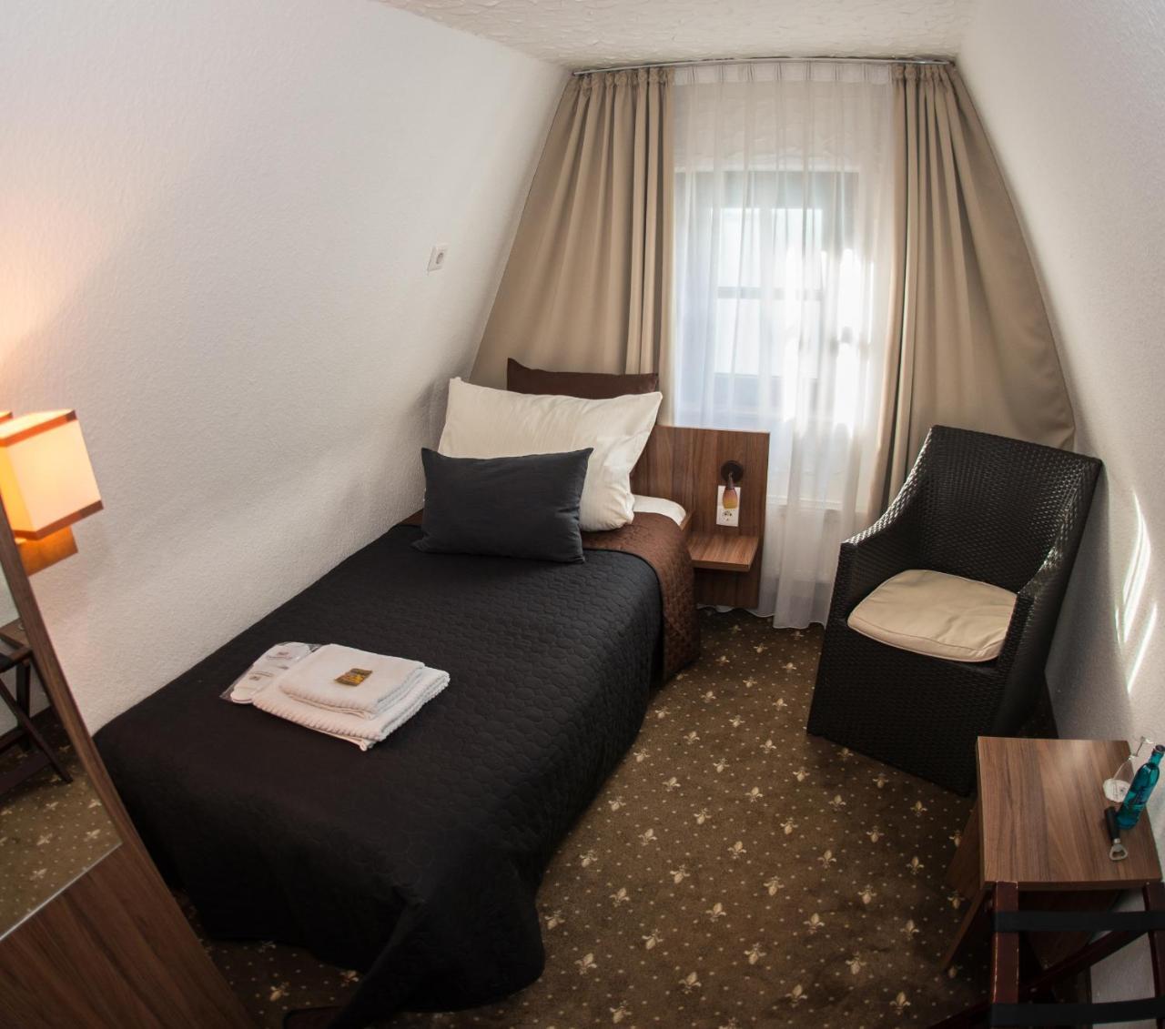 Hotel Und Restaurant Löwenbräu 3*
