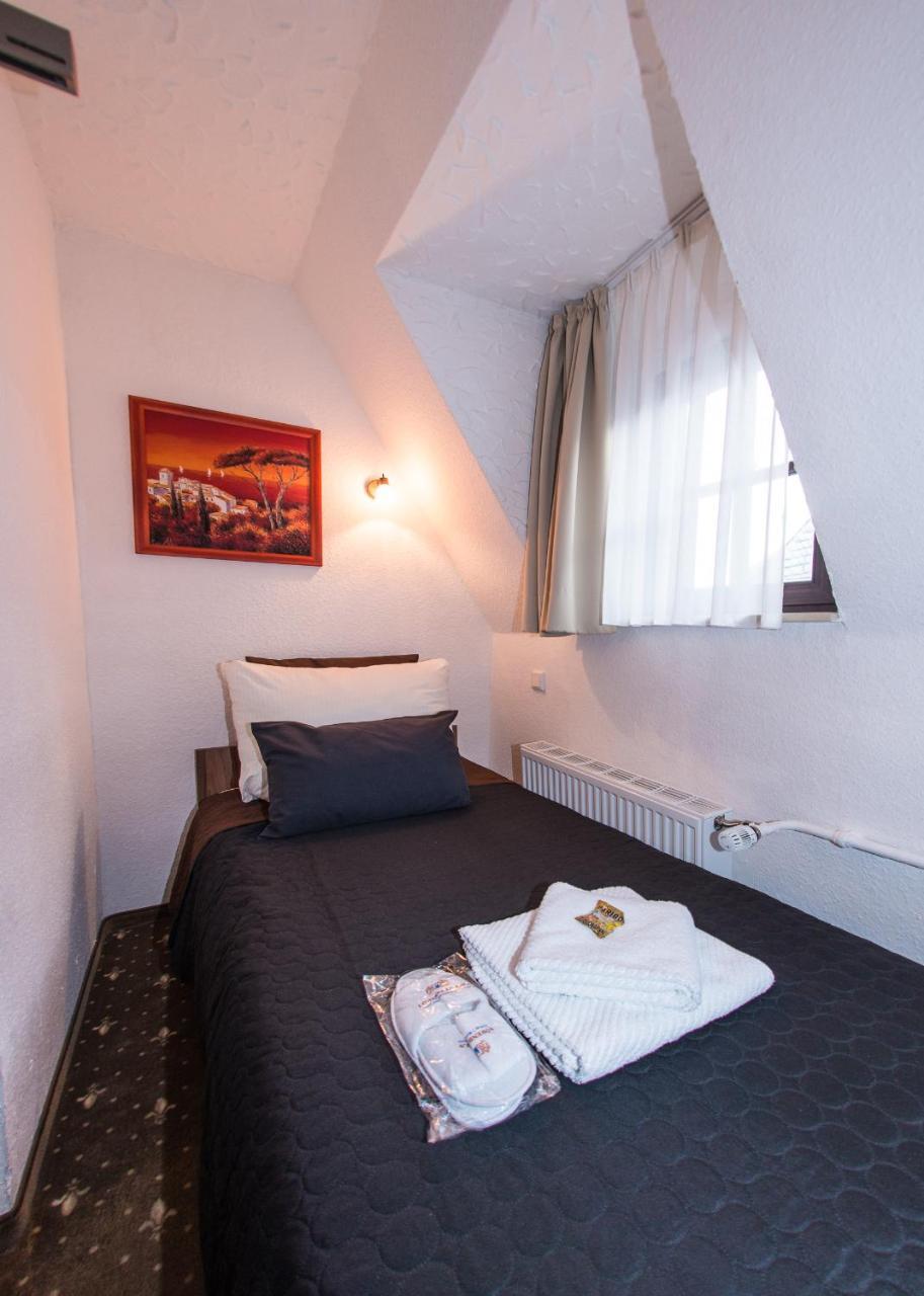 Und Restaurant Löwenbräu 3*